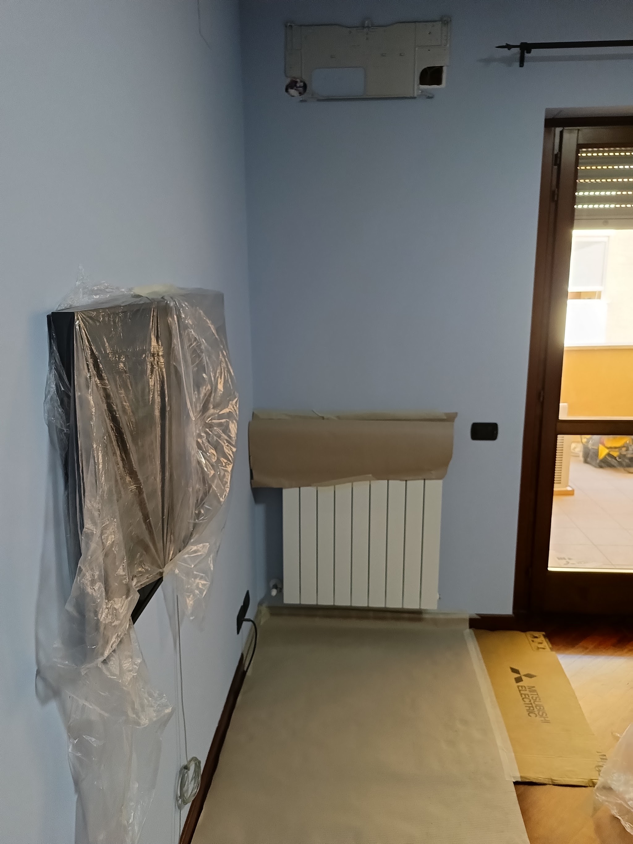 Stanza protetta durante l’installazione di un climatizzatore